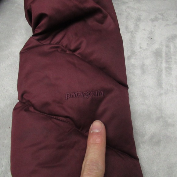 Patagonia Down Jacket Womens Medium Maroon Insulated Quilted Downtown Loft Parka - Picture 3 of 15